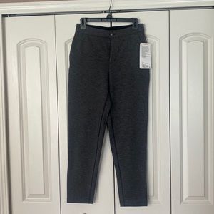 Woman’s size 6 lulu lemon pants